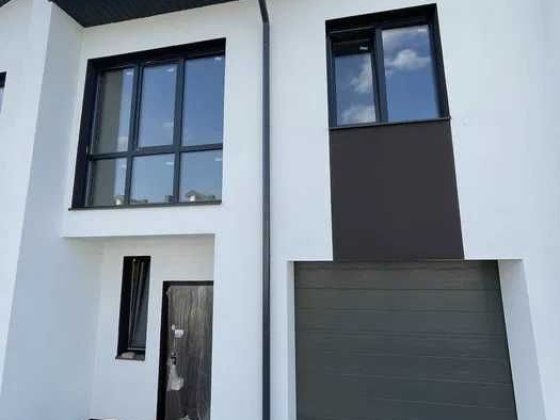 Кутовий, крайній цегляний,будинок,таунхаус.Площа 135м² 2,5ст газ гараж Угорники