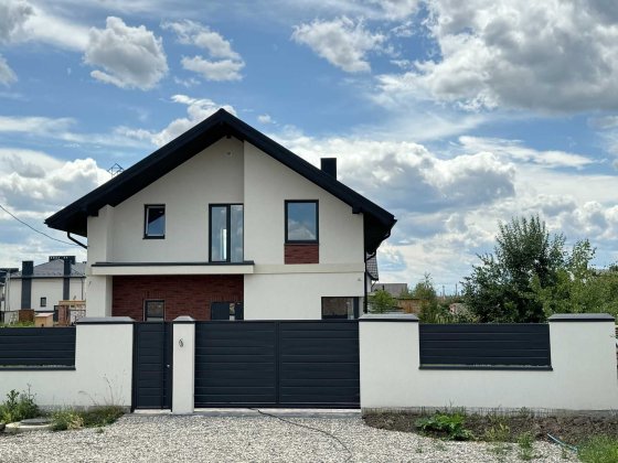 Продаж Особняка з ділянкою 7 сот, всі комунікації, готовий під ремонт! Крихівці