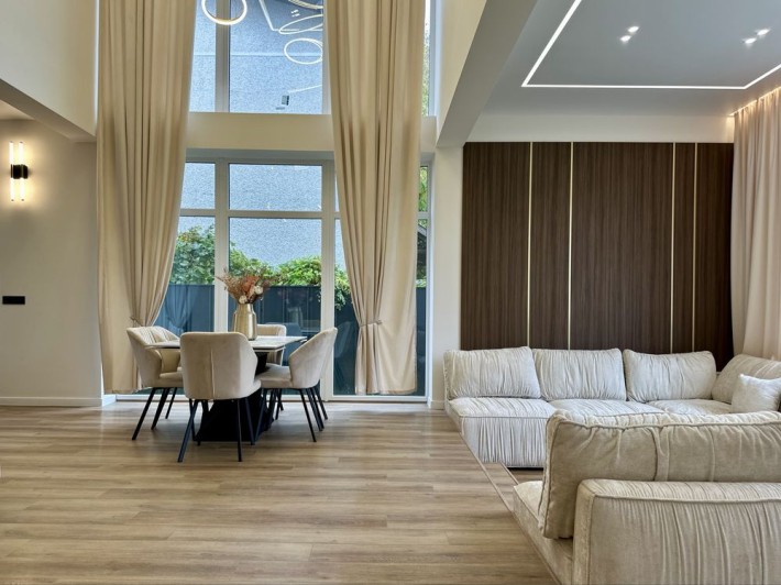 Продаж шикарного будинку з ремонтом у Крихівцях - фото 1