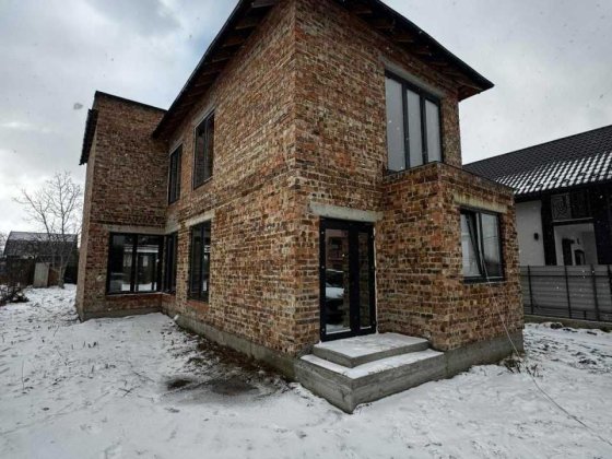 Просторий Особняк з власною ділянкою - 6 сотих! Крихівці