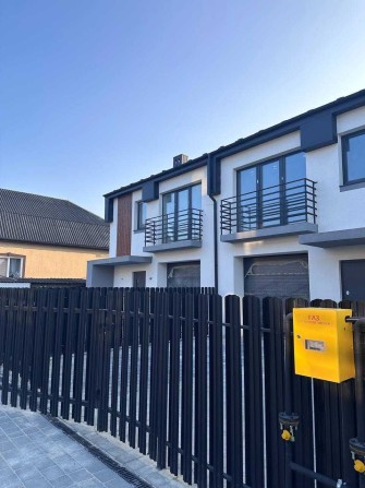 Зданий таун в с. Вовчинець - фото 1