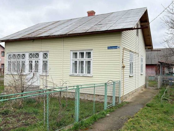Будинок у Надвірній, вул. Богдана Хмельницького — 11 соток, газ, світло Надвірна