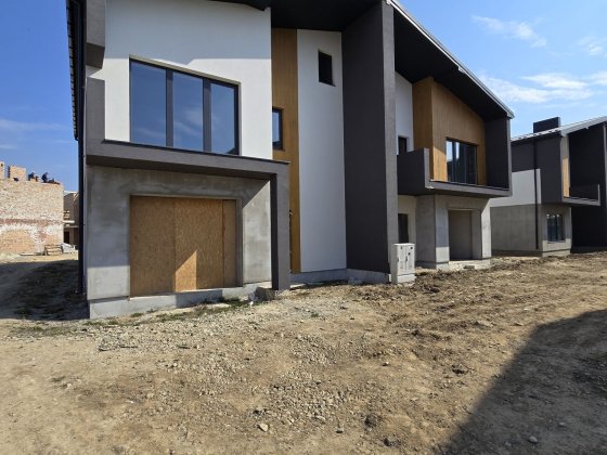 Продаж будинку у Вовчинцях з міськими комунікаціями. Волчинец