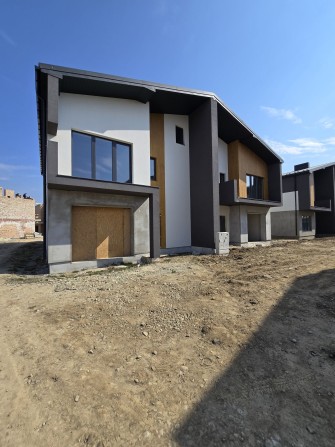 Продаж будинку у Вовчинцях з міськими комунікаціями. - фото 1