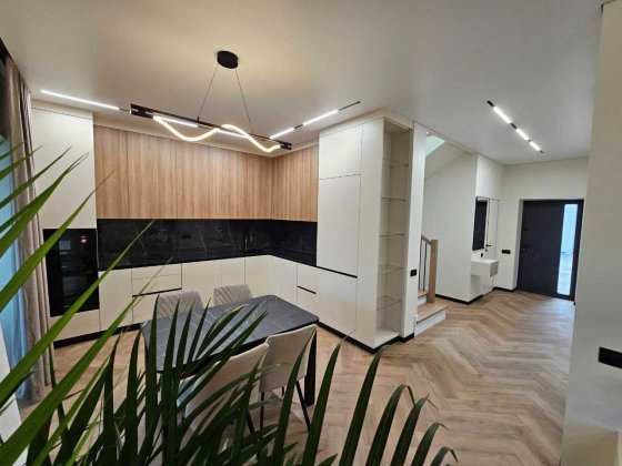 Преміальний дуплекс 170 м² з ремонтом, меблями, технікою, терасами та гаражем! Крихівці