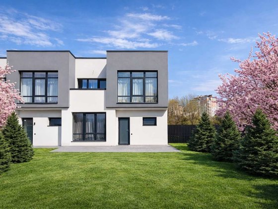 Продаж кутового Таунхауса з ділянкою 4сот., та ремонтом ID: 6767 Крихівці
