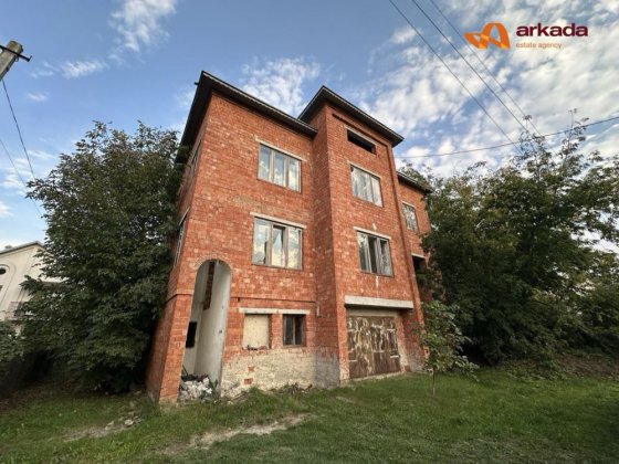 Терміновий продаж !Великий будинок 430 м і літня кухня 90м Черниев