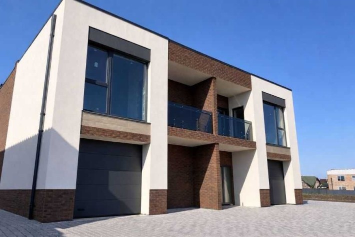 Будинок-Дуплекс - всього 10 х до Міського Озера! - фото 1