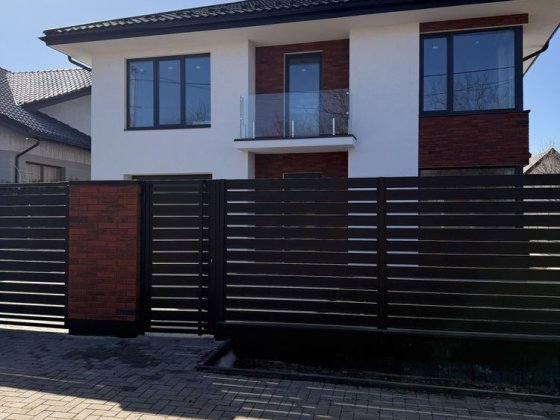 Продаж будинок поряд з центром Крихівці