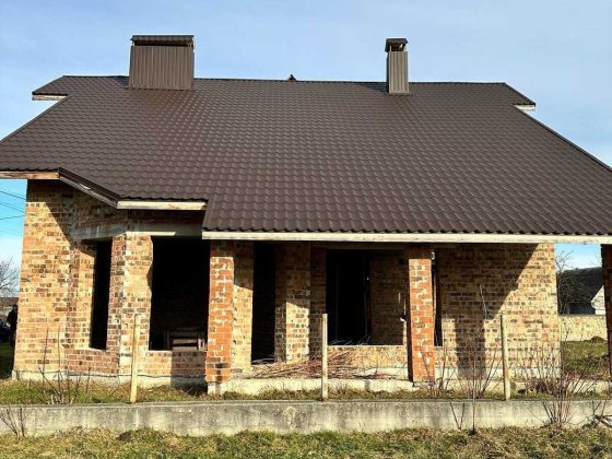 Двоповерховий будинок в с. Драгомирчани Драгомирчани