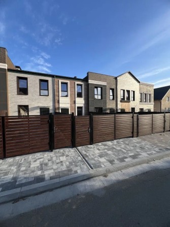 Готовий таунхаус з газом та двома двориками. єОселя. Святопетрівське - фото 1