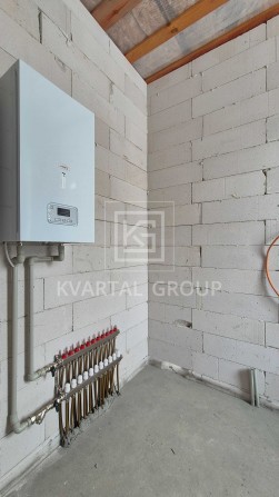 Комфортний будинок з встановленим каміном, теплою підлогою, котлом та розводкою сантехніки. 9 соток  - фото 1