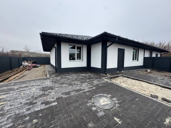 Одноповерховий дуплекс на стадії будівництва. Белогородка