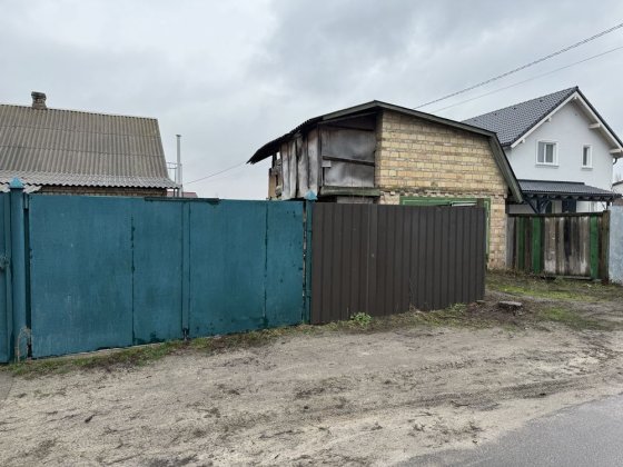 Продаю будинок з земельною ділянкою смт Козин Козин