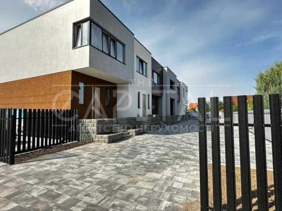 ПРОДАЖ! Таунхаус з підвалом! Фінальна пропозиція в Maple Town Гатне Гатне