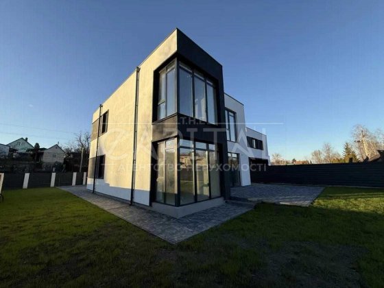 Продається сучасного будинку в смт.Козин без ремонту під чистове оздоблення Козин