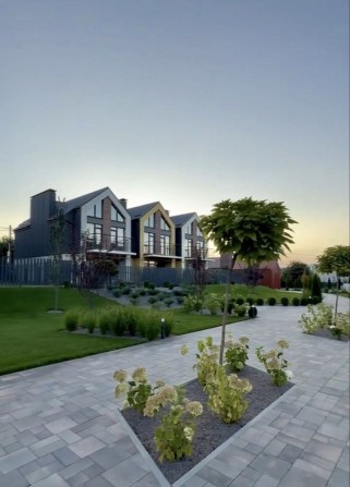 Продаж Таунхауса  з підвалом ЖК«Петрівське містечко»,с.Святоперівське - фото 1