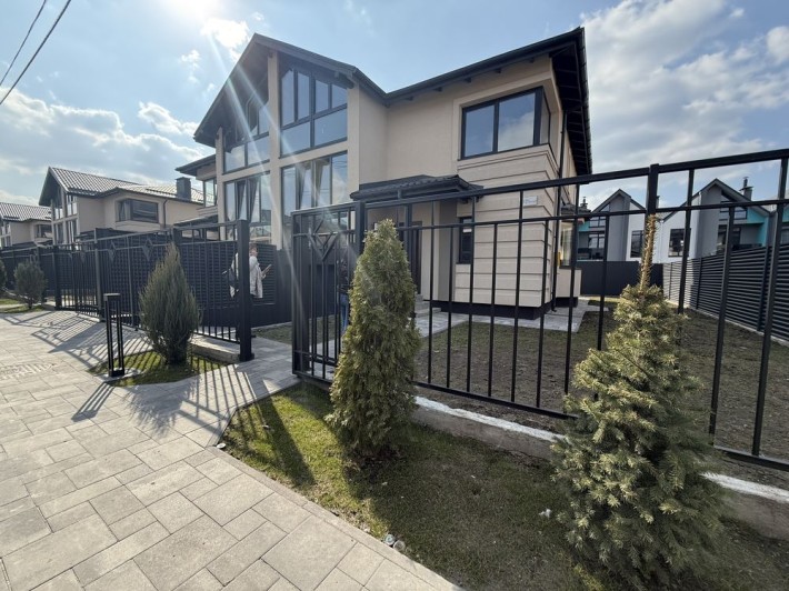 Продаж Дуплекса в закритому котеджному містечку з гаражем! - фото 1