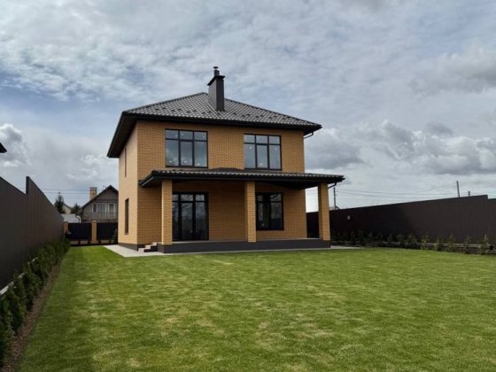 Будинок з клінкерної цегли, автонавісом і терасою – 9 соток, готовий під оздоблення Білогородка