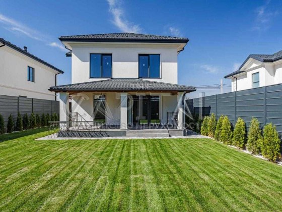 Будинок Преміум класу у закритому комплексі “Благовісний” с. Гатне Гатное