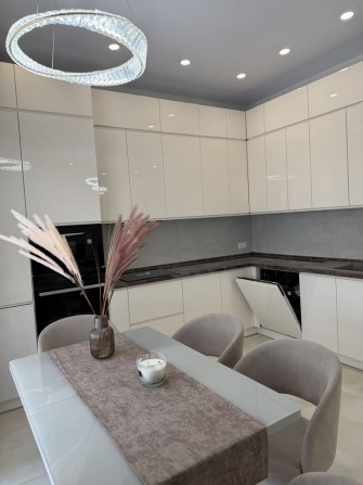 Будинок з ремонтом, меблями і технікою / Гатне/ 2 км до Києва - фото 1