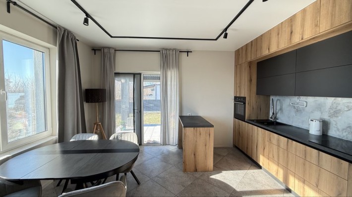 Будинок з Ремонтом 140 кв.м., 5 Соток, Заселена Вулиця - фото 1