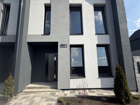 Дуплекс  з центральними комунікаціями / 115 м2 /Гатне Гатное