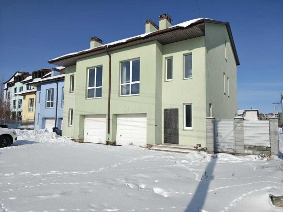 Таунхаус 198 м² у Ворзелі — 5 кімнат, гараж, тераса, мансарда, 2.3 сот Ворзель