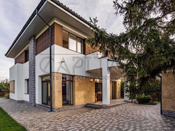 Преміальний маєток у серці Козина Козин