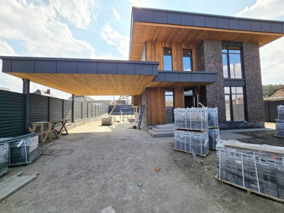 Будинок з цегли 213 м2 цоколь газ навіс 2 авто 8 соток  с. Ходосівка Ходосівка