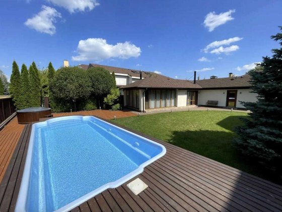 Найкраща пропозиція будинок в с. Козин, басейн, баня, новий ремонт Козин