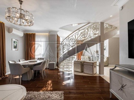 Продаж / Будинок / 300 М2 / Гатне / вул. Гоголя Гатное