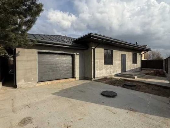 Продам якісний цегляний будинок з гаражем 139 м², 4,5 сотки, газ, Гатне - 170000уо Гатное