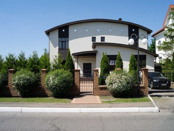 Продаж будинку з ремонтом в КМ "Золоче" ОРЕНДНИЙ БІЗНЕС Вишеньки