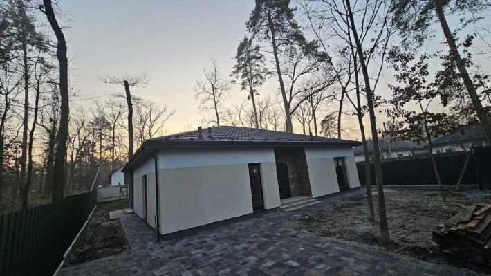 Розкішний будинок в КУРОРТНОМУ Ворзелі.Сосни на території. - фото 1