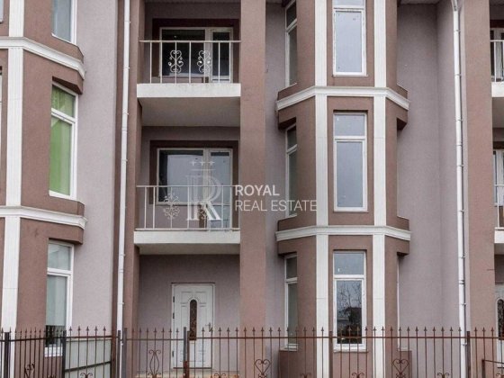Продаж триповерхового таунхауса з центральними комунікаціями в Чабанах Чабани