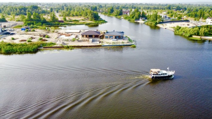 Будинок на Дніпрі Осокорки, з власним пляжем  біля Zoloche DeLuxe - фото 1