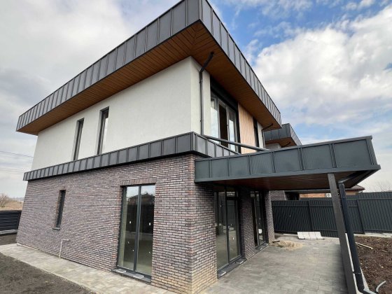 Особливий будинок в Білогородці, 15м2, на ділянці 5 соток є крита тераса, Автонавіс, поруч Ресторан,