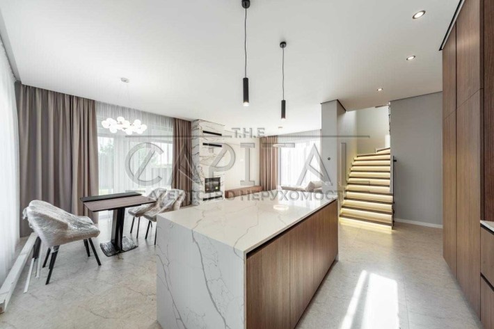 Продається просторий будинок 195 м² із ремонтом каміном та водяним опаленням розташований у котеджно - фото 1