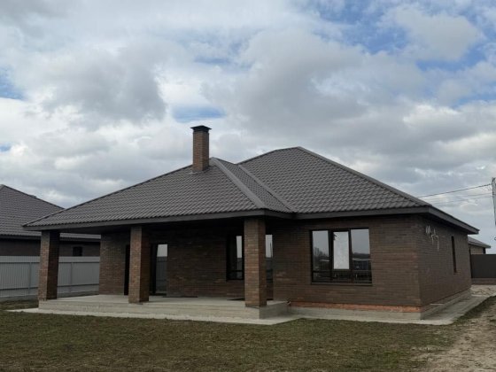 Будинок біля озера в с. Гнідин Гнідин