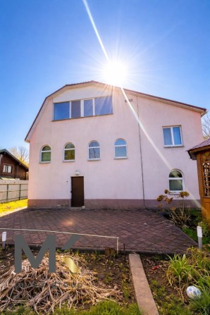 Просторий дачний будинок 270 м² з газом біля Києва — для життя або відпочинку - фото 1