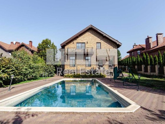 Продаж Будинку з ремонтом, басейн, баня, Лісники Лесники