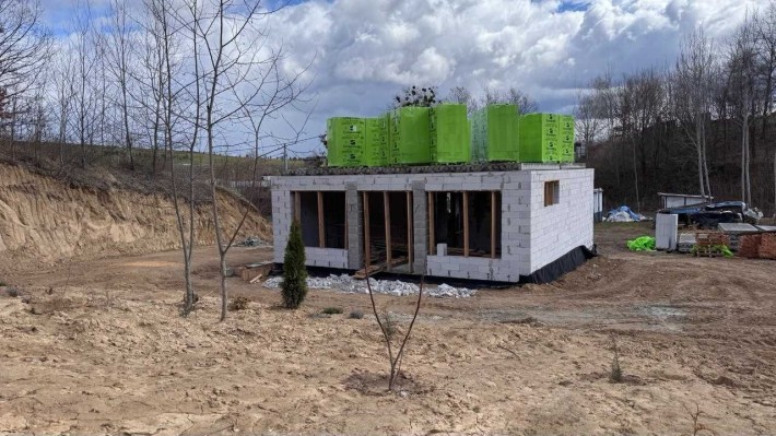 Будинок, що будується в Лісниках, ділянка 10 соток - фото 1