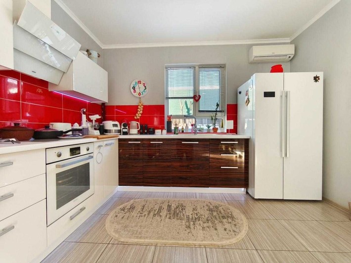 Будинок з ремонтом і каміном в закритому котеджному містечку Гореничі - фото 1