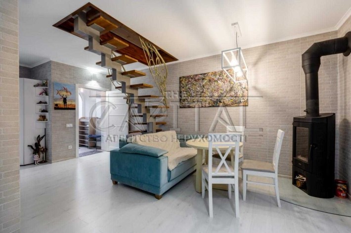 Стильний таунхаус із дизайнерським ремонтом сауною терасою та лісом поруч у Горенічах - фото 1