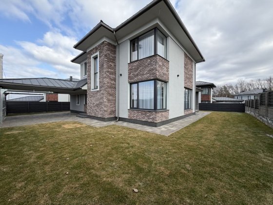 Будинок в котеджному містечку / 194 м2 / 6 соток Ходосівка