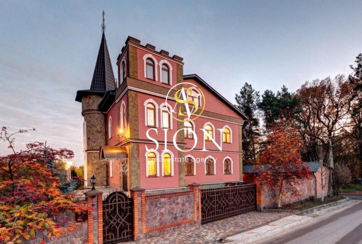 Продаж будинку 650 м2, Лісники, басейн, біля лісу - фото 1