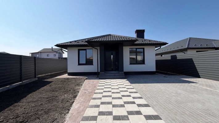 Продаж  одноповерхового будинку 102 м² на 5 сотках в с.Нові Петрівці. - фото 1