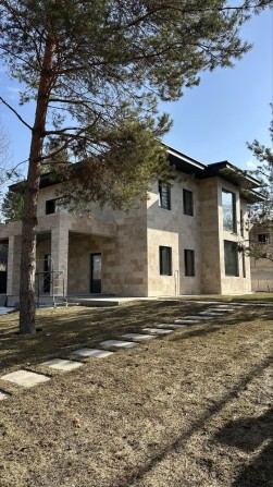 Будинок 190 м2 в елітному районі. Ділянка 8 соток з соснами. Гореничі. - фото 1