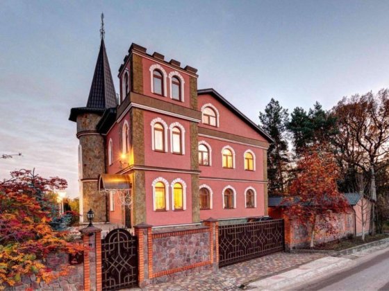 Продаж елітного будинку 649кв. с. Лісники Лесники